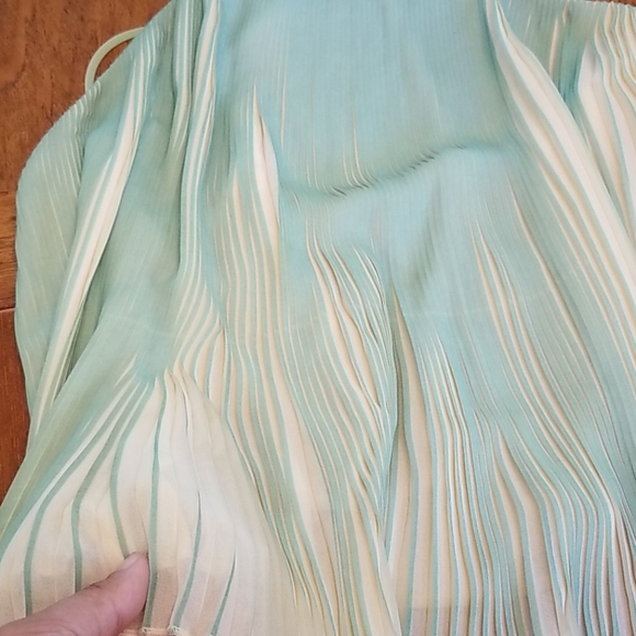 Accordion pleat top - Picture 7 of 10